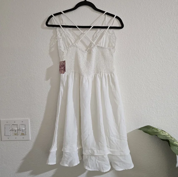 "Emerald Sundae" White Textured Dress. - Picture 4 of 16